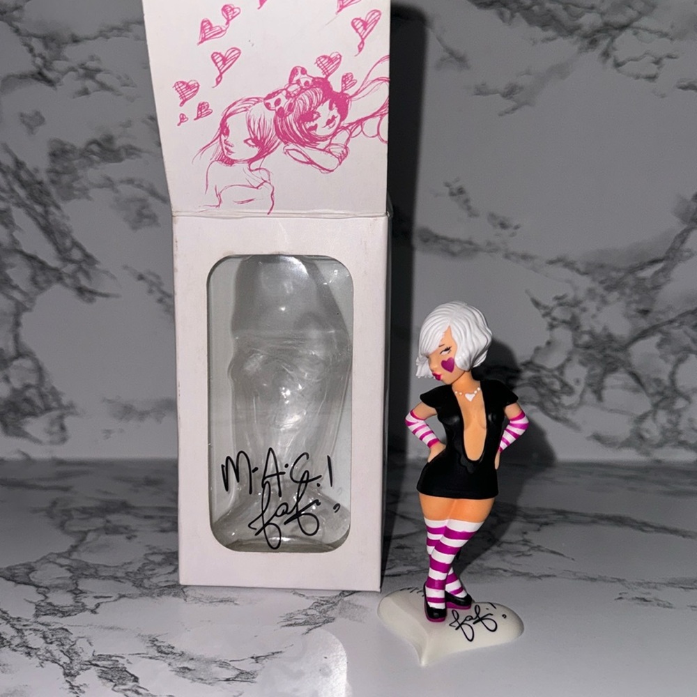 NWT Mac Cosmetics Fafi doll
Still in box